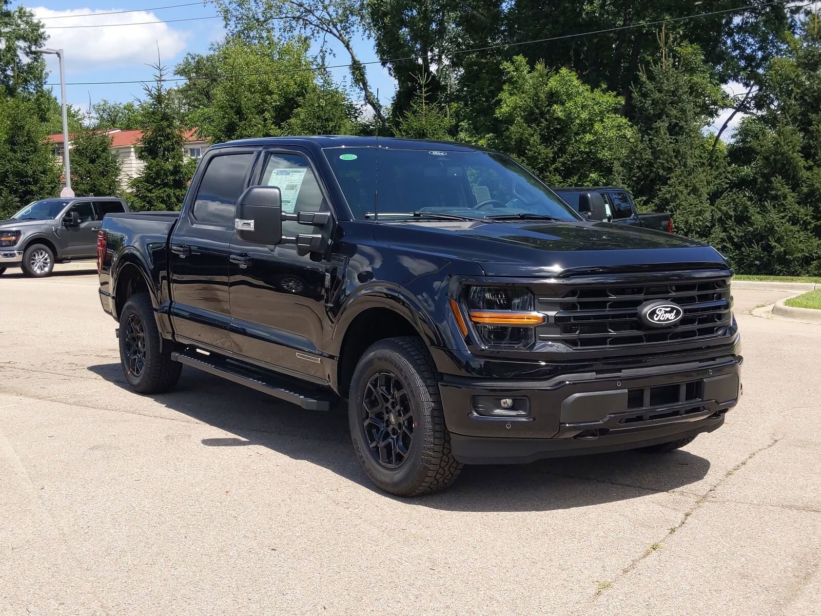 2025 Ford F-150 XLT photo 2