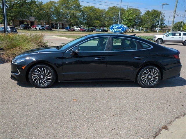 Used 2023 Hyundai Sonata Hybrid Limited with VIN KMHL54JJXPA057450 for sale in Waterford, MI