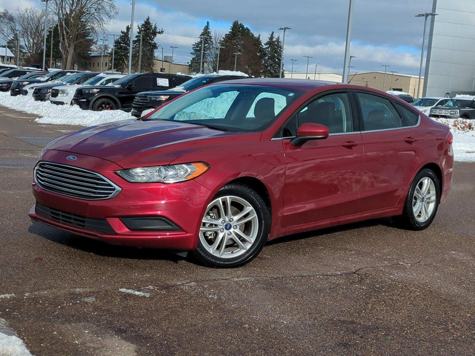 2018 Ford Fusion SE's photo