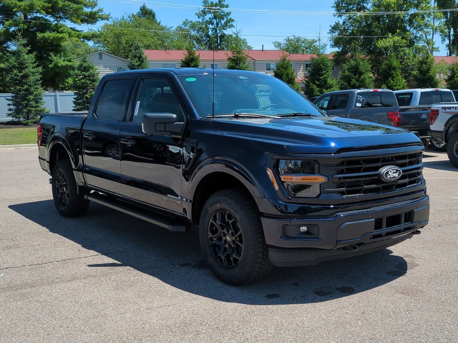 2025 Ford F-150 XLT photo 2