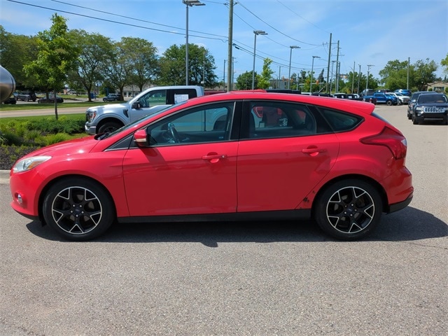 Used 2013 Ford Focus SE with VIN 1FADP3K20DL233240 for sale in Waterford, MI