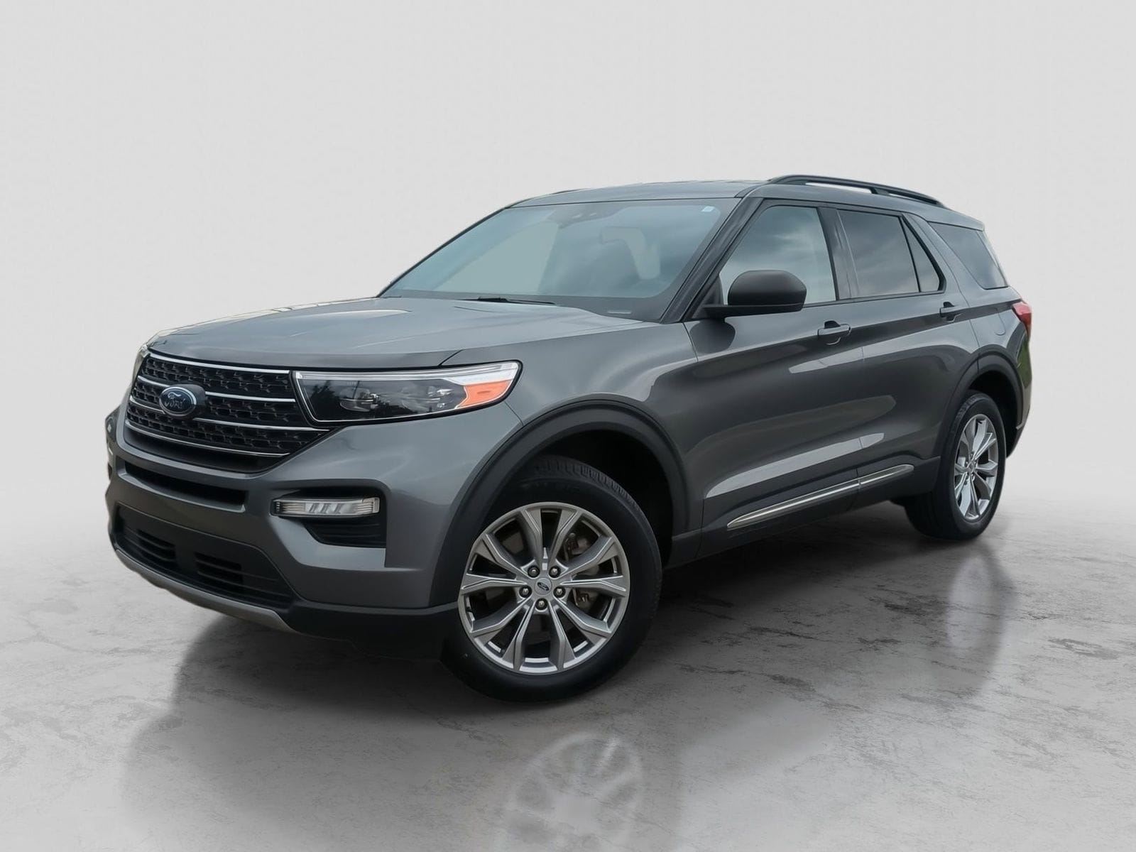 2023 Ford Explorer XLT 4WD's photo