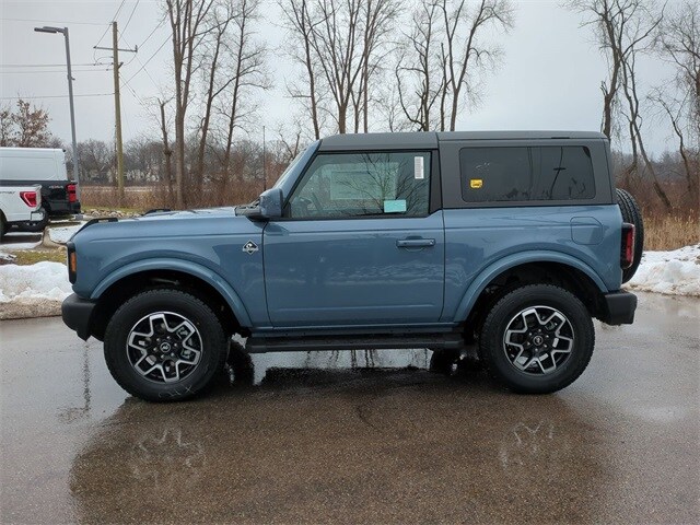 2023 Ford Bronco Outer Banks photo 2