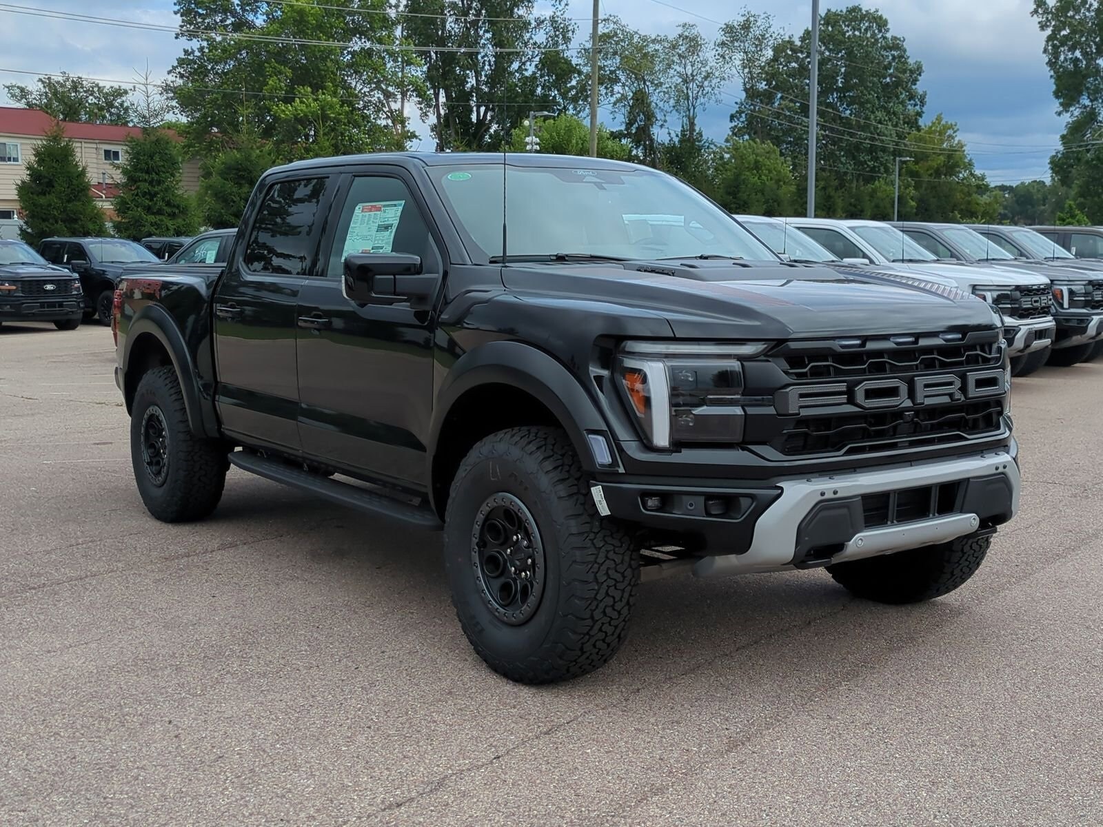 2025 Ford F-150 Raptor photo 2