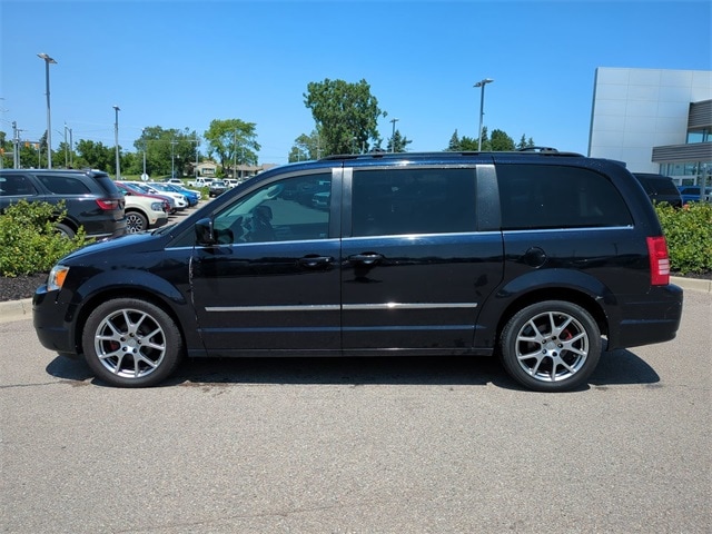 Used 2010 Chrysler Town & Country Touring with VIN 2A4RR5D12AR339020 for sale in Waterford, MI