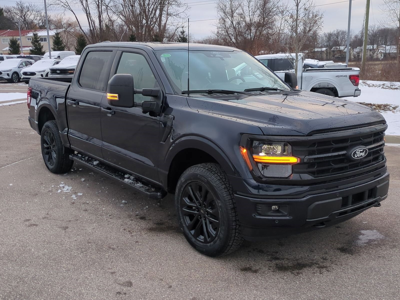 2025 Ford F-150 XLT photo 2