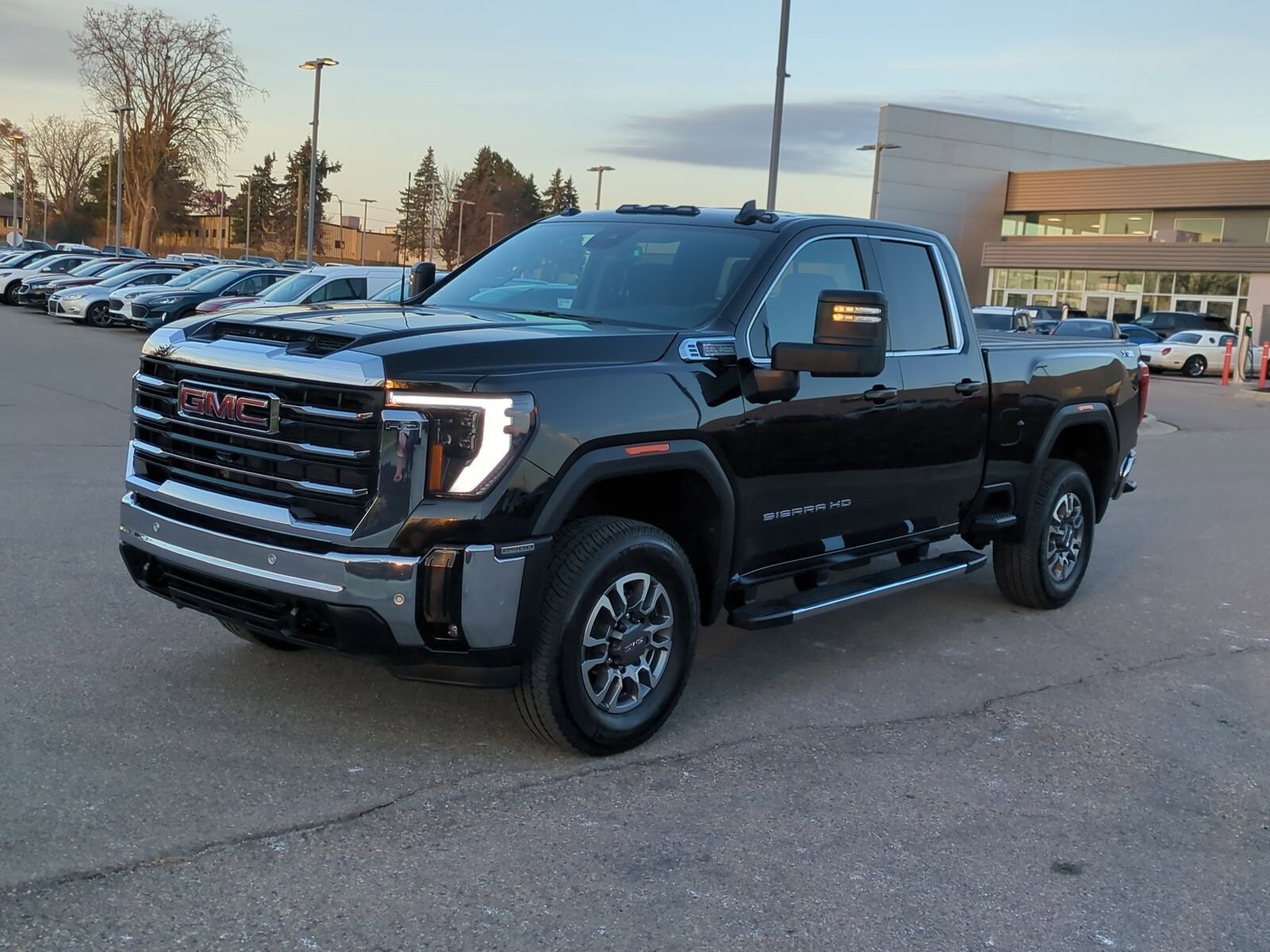 2025 Gmc Sierra SLE photo 4