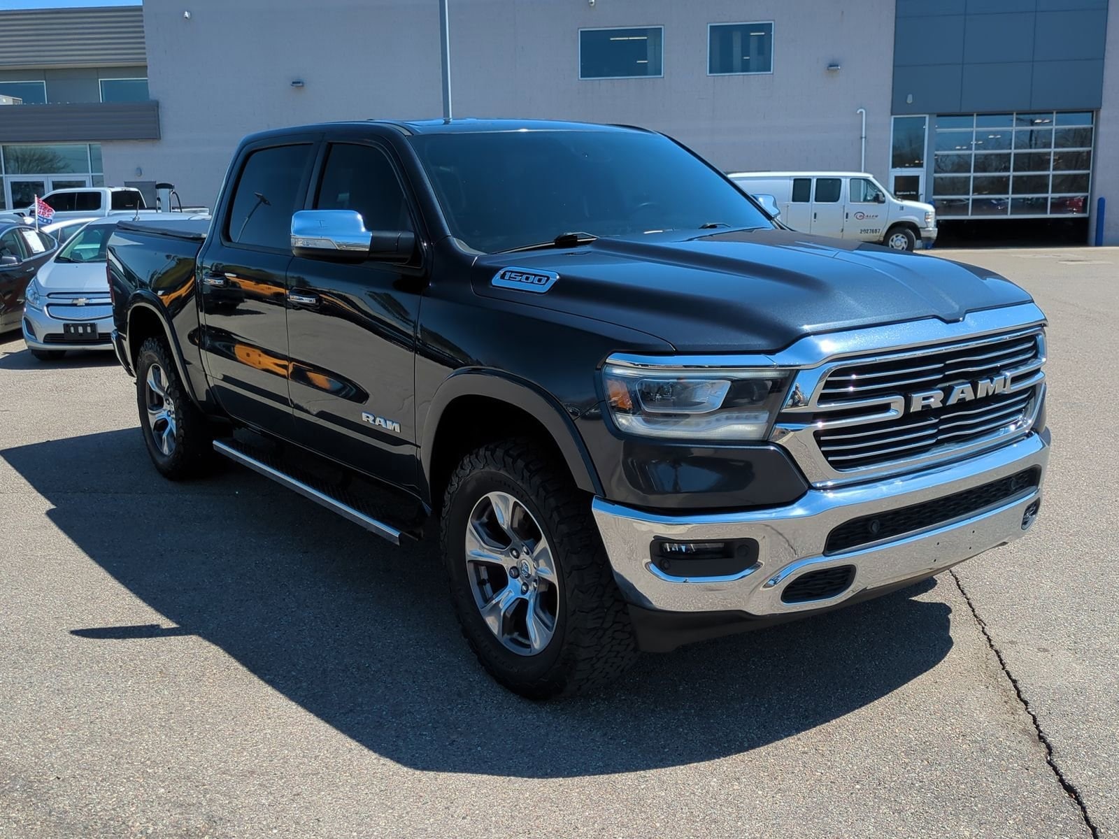 Used 2019 RAM Ram 1500 Pickup Laramie with VIN 1C6RRFJG5KN854054 for sale in Waterford, MI