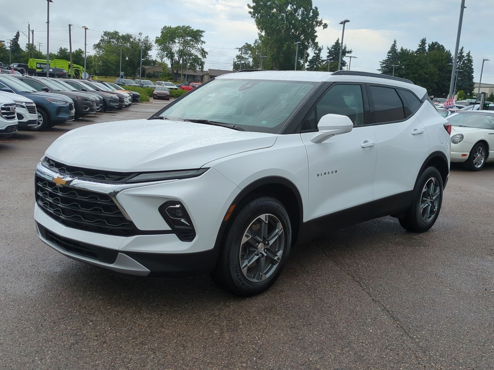 2025 Chevrolet Blazer photo 4