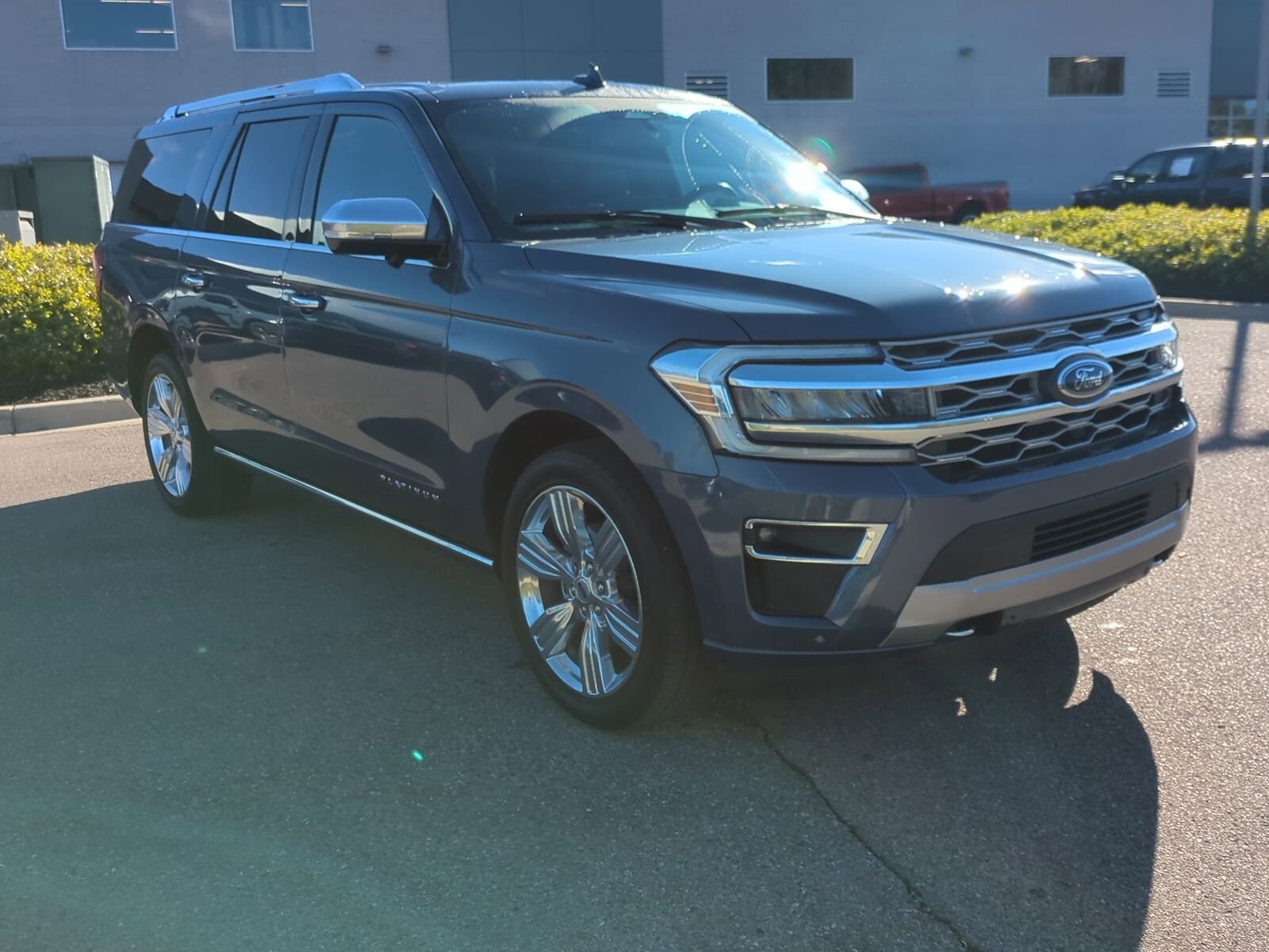 2023 Ford Expedition MAX Platinum photo 2