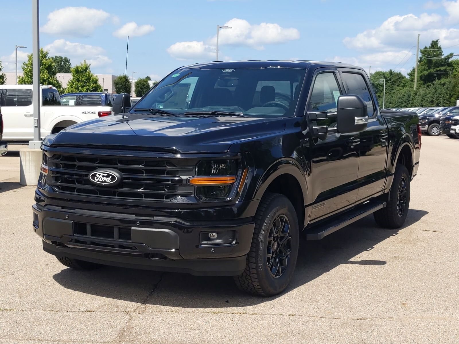 2025 Ford F-150 XLT photo 4