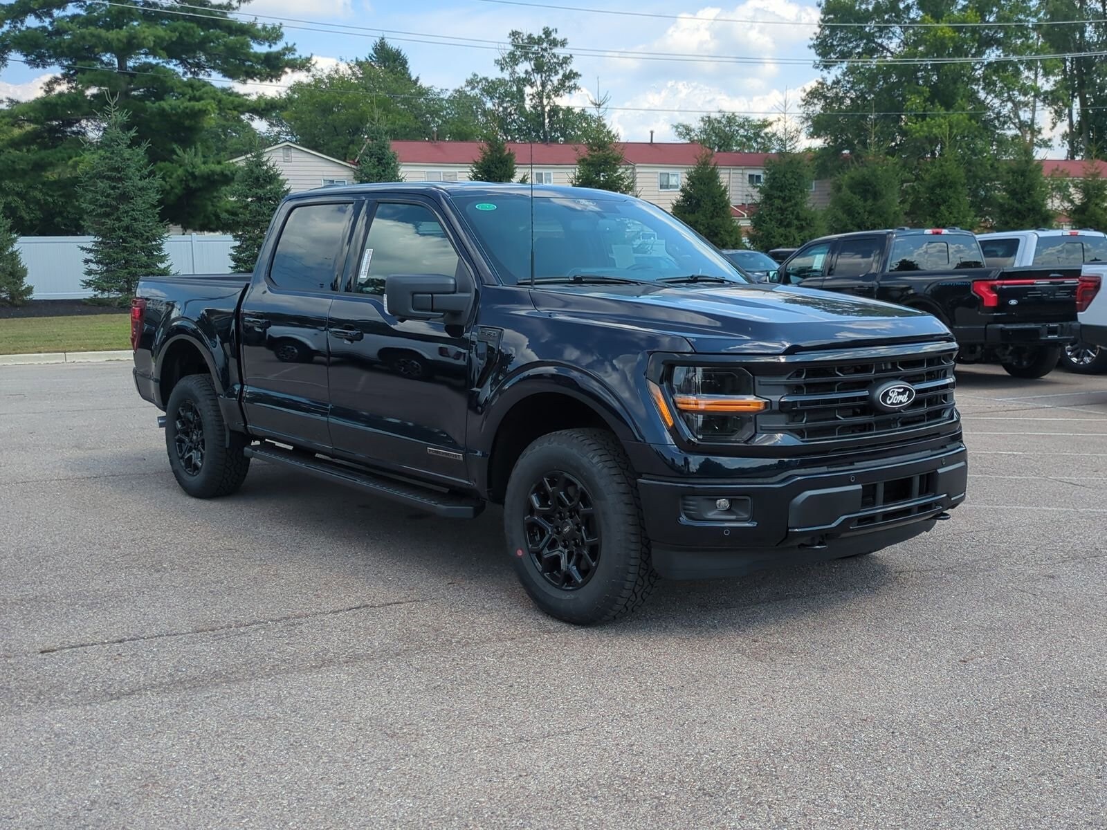 2025 Ford F-150 XLT photo 2