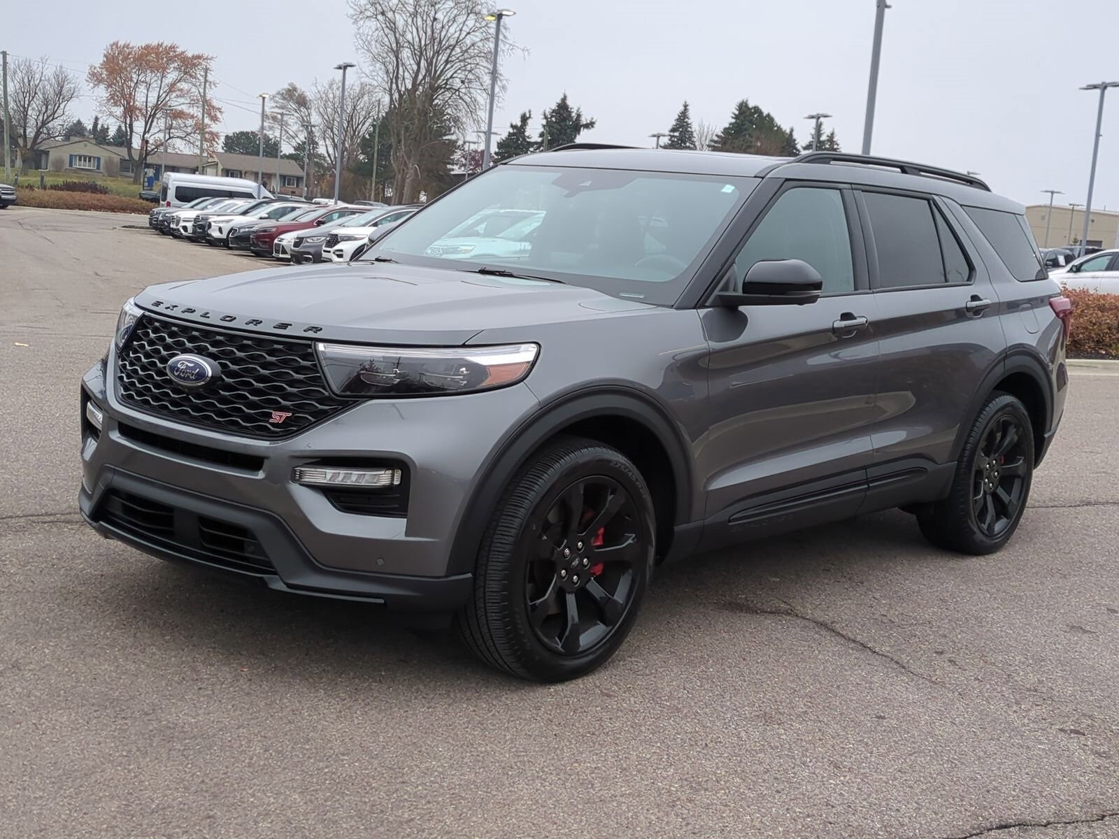 2023 Ford Explorer ST photo 2