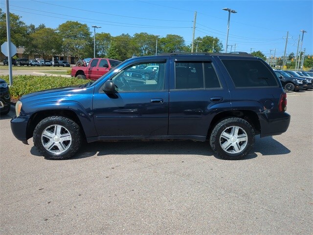 Used 2007 Chevrolet TrailBlazer LT with VIN 1GNDT13S872127807 for sale in Waterford, MI