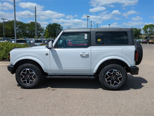 2023 Ford Bronco Outer Banks photo 2