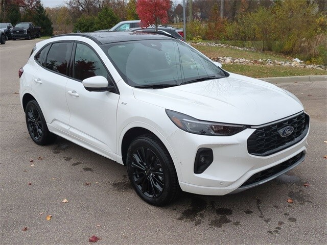 2024 Ford Escape ST-Line Elite photo 2
