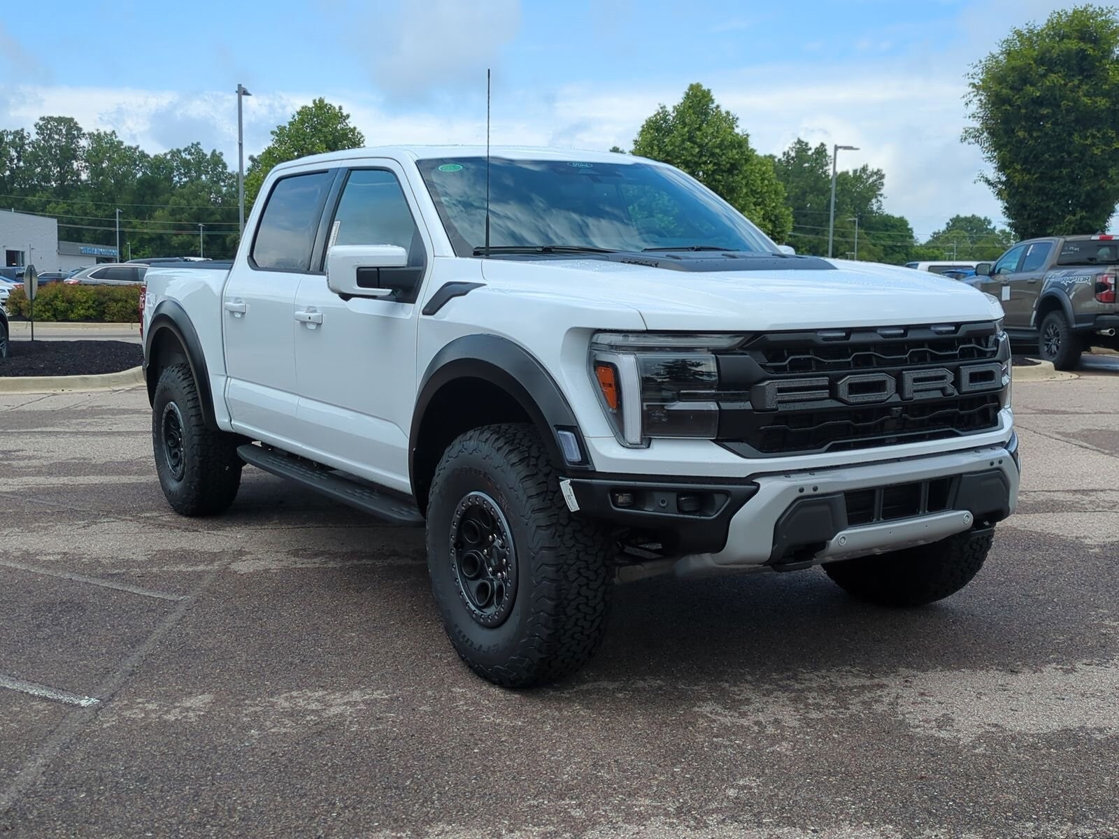 2025 Ford F-150 Raptor photo 2