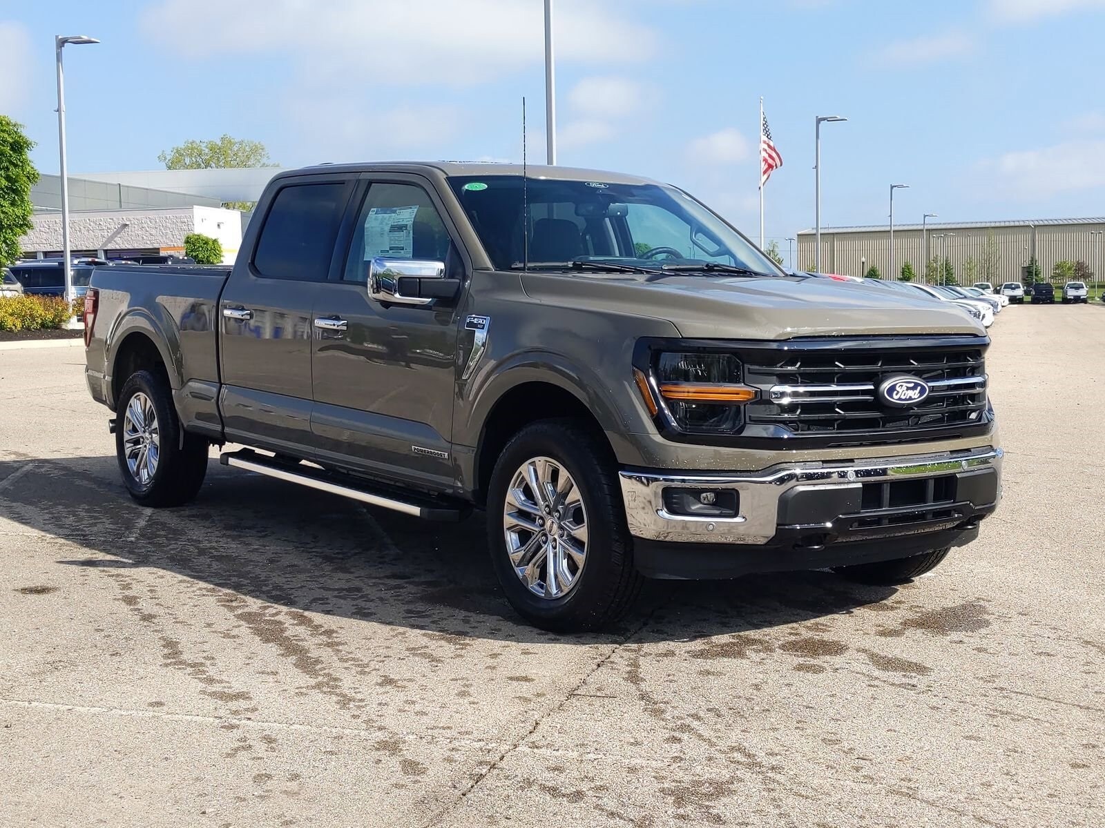 2025 Ford F-150 XLT photo 2