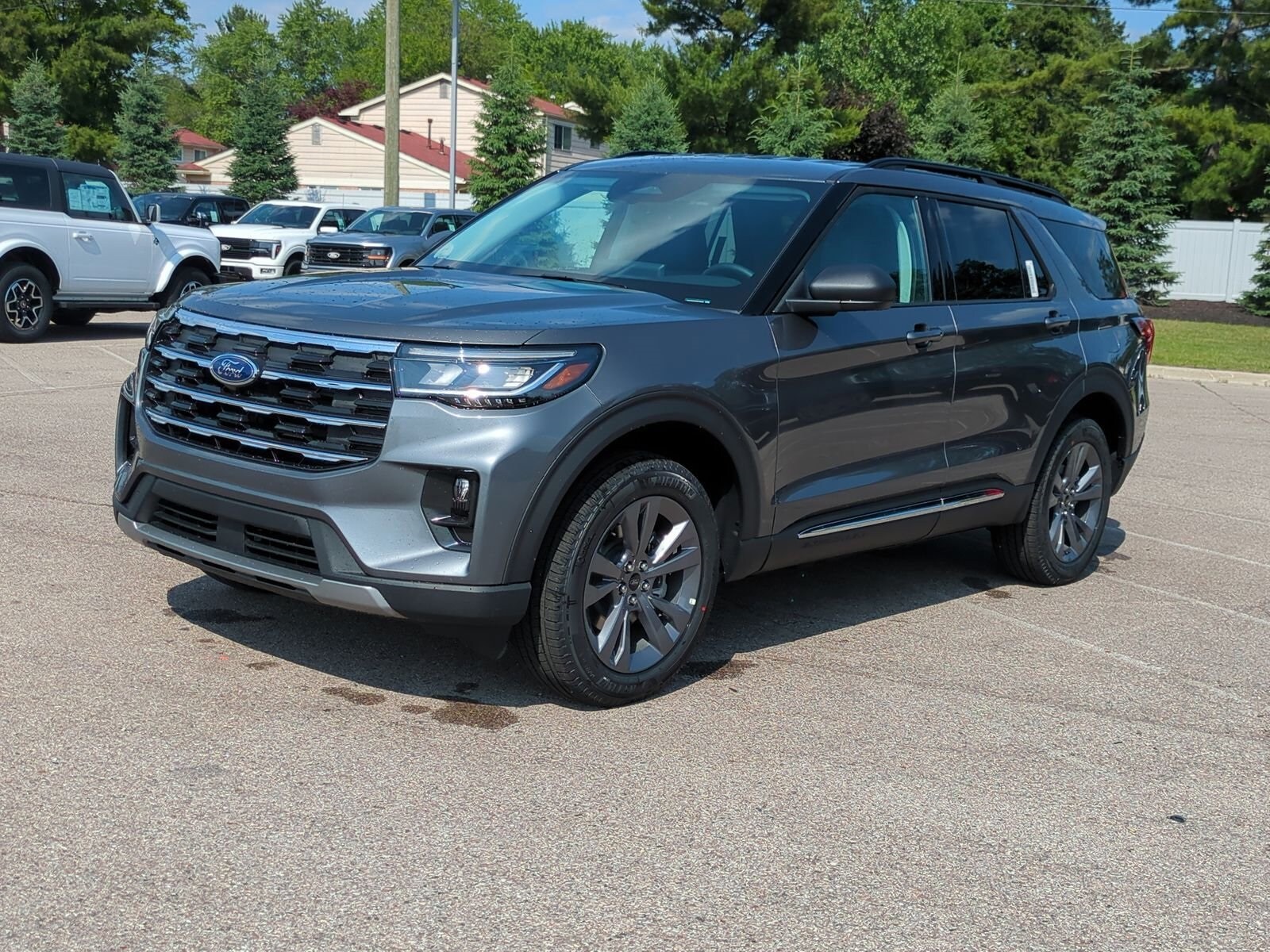 2025 Ford Explorer photo 4