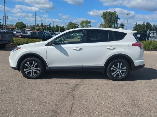 Used 2018 Toyota RAV4 LE with VIN JTMZFREVXJJ155522 for sale in Waterford, MI