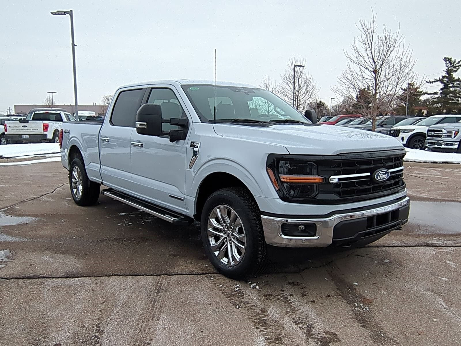 2025 Ford F-150 XLT photo 2