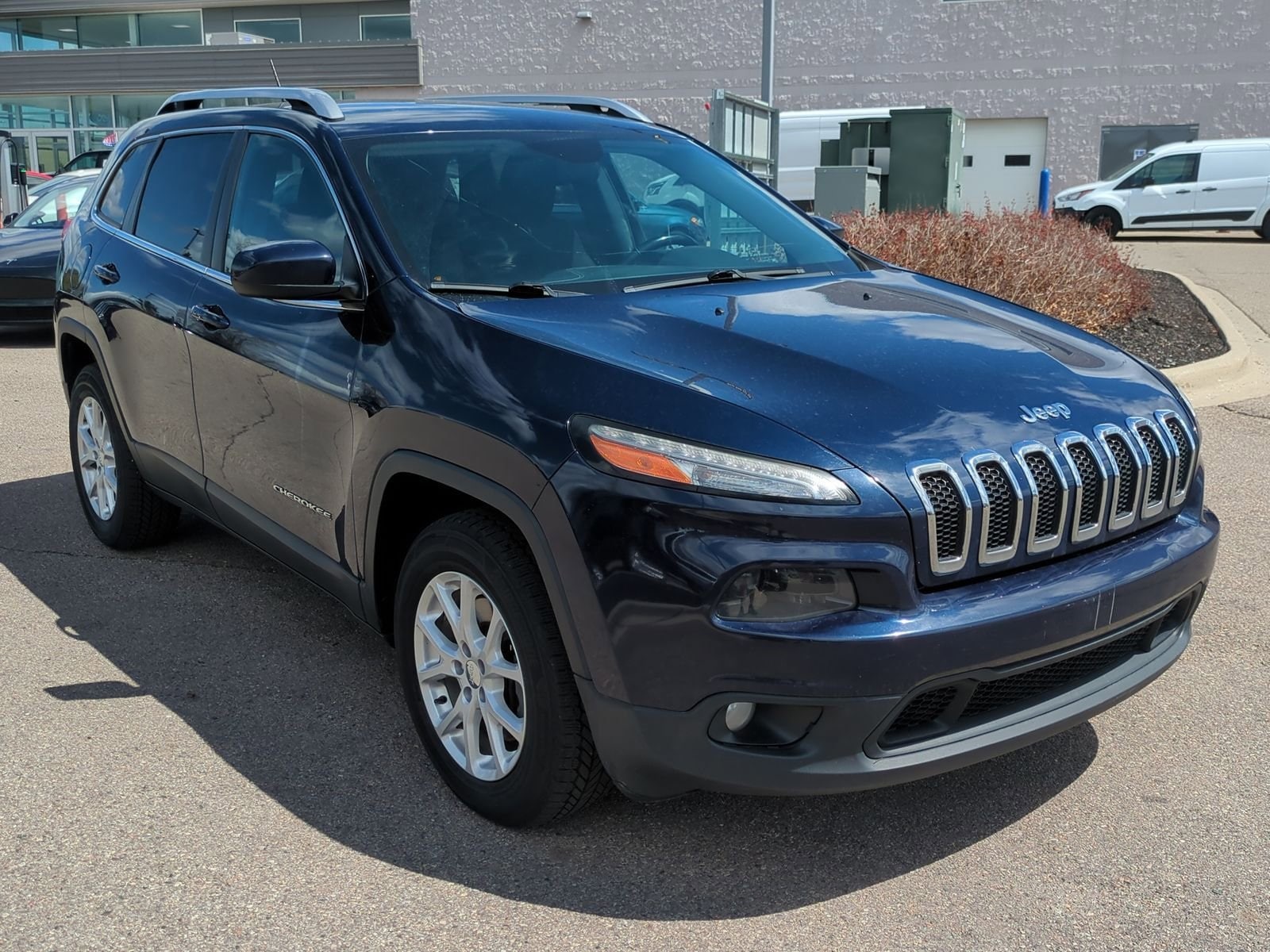 Used 2015 Jeep Cherokee Latitude with VIN 1C4PJMCSXFW755551 for sale in Waterford, MI