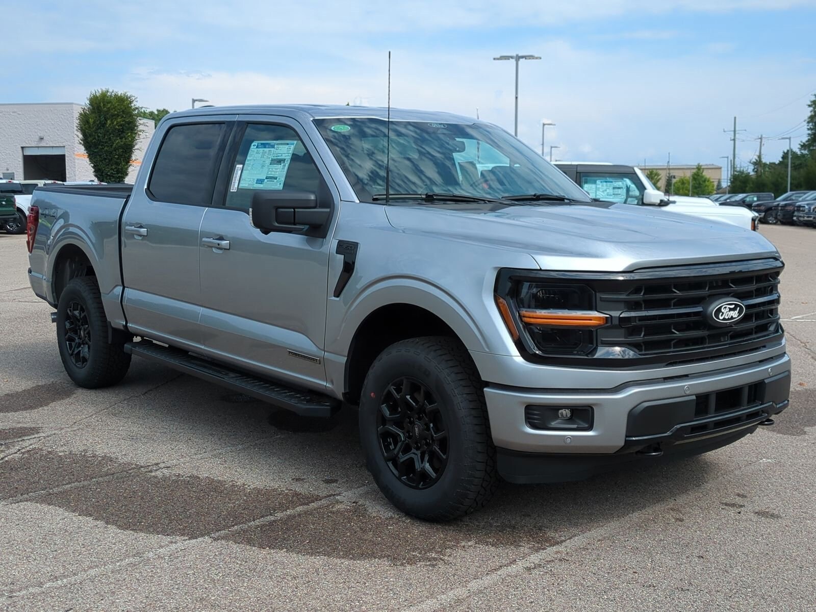 2025 Ford F-150 XLT photo 2