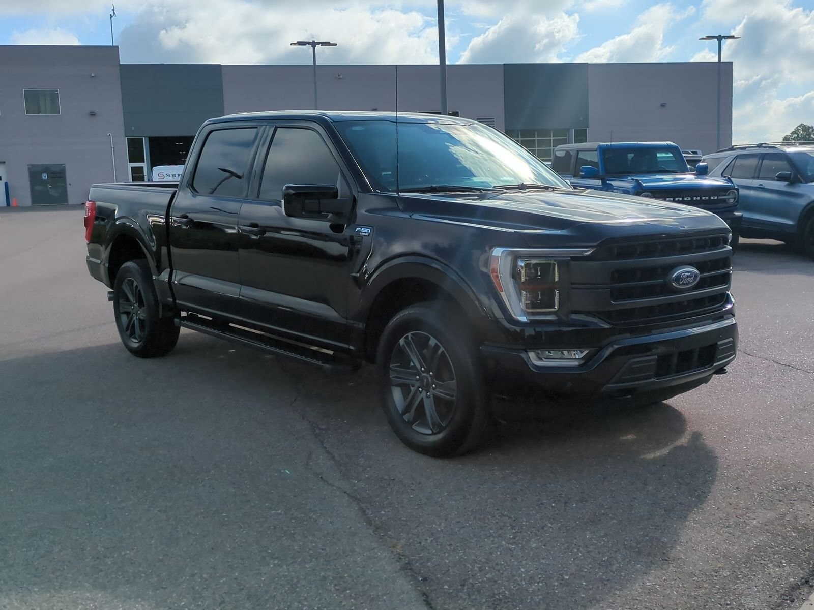 2023 Ford F-150 Lariat photo 2