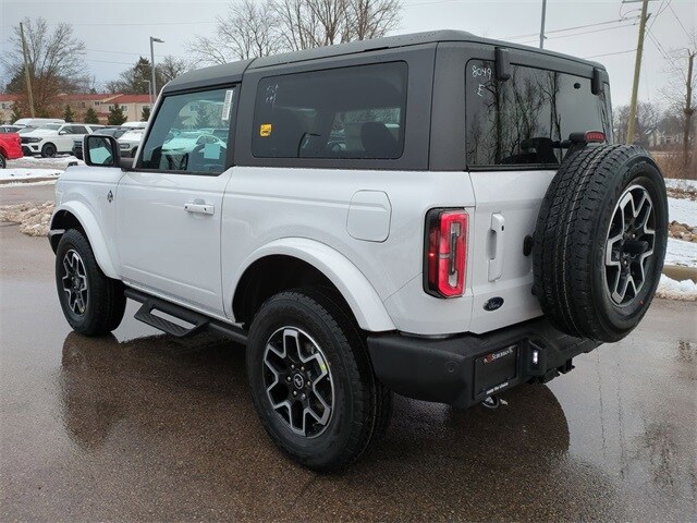 2023 Ford Bronco Outer Banks photo 3