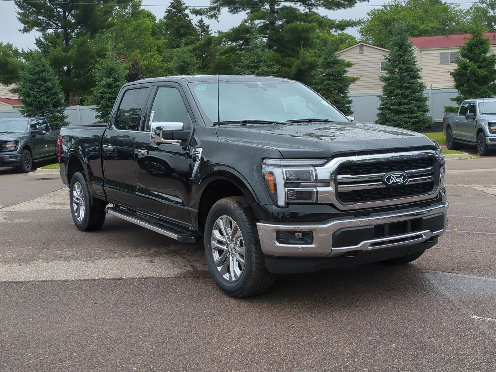 2025 Ford F-150 Lariat photo 2
