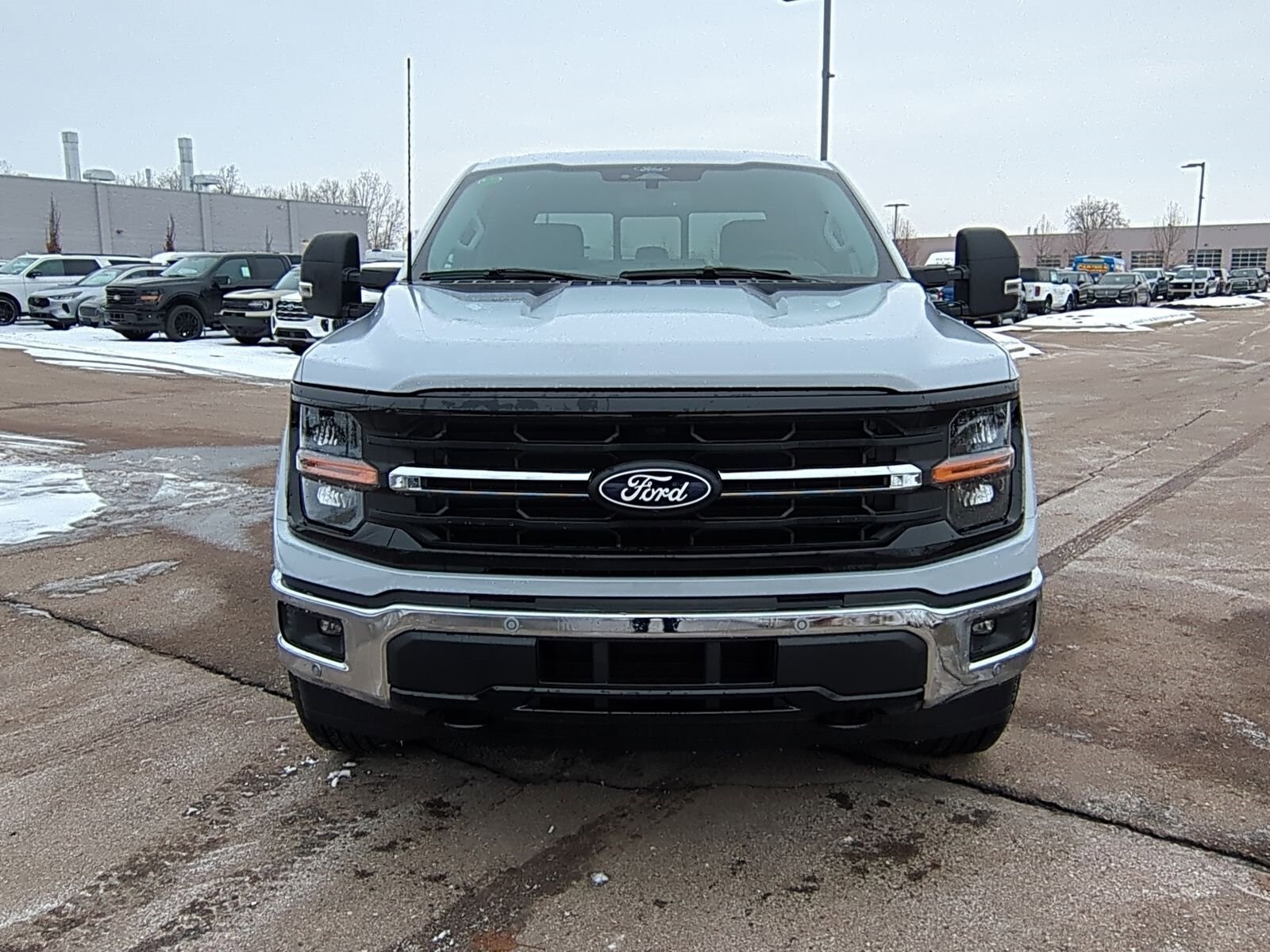 2025 Ford F-150 XLT photo 2