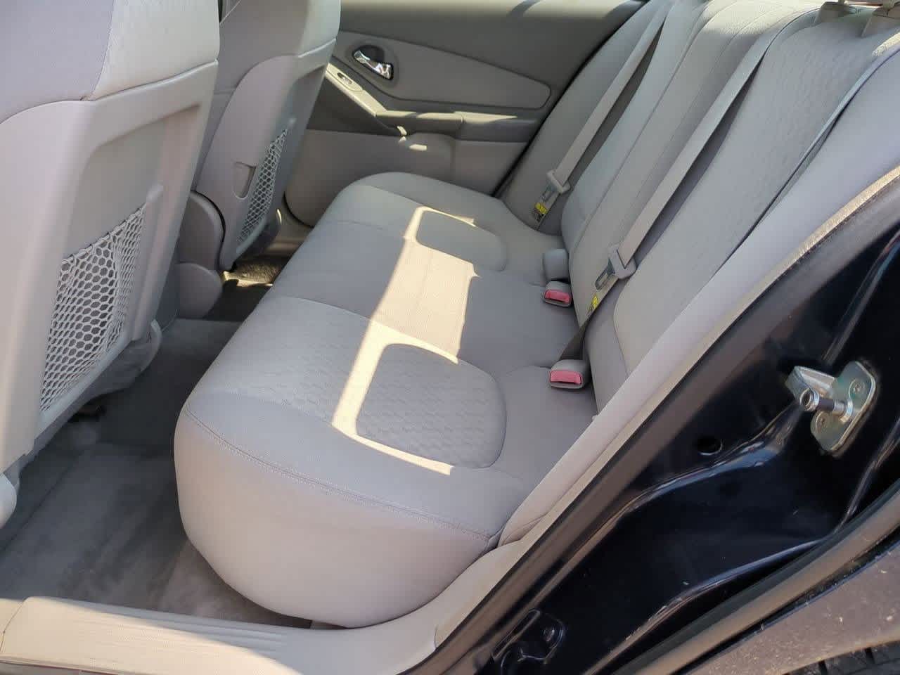 2005 Chevrolet Malibu Base 17