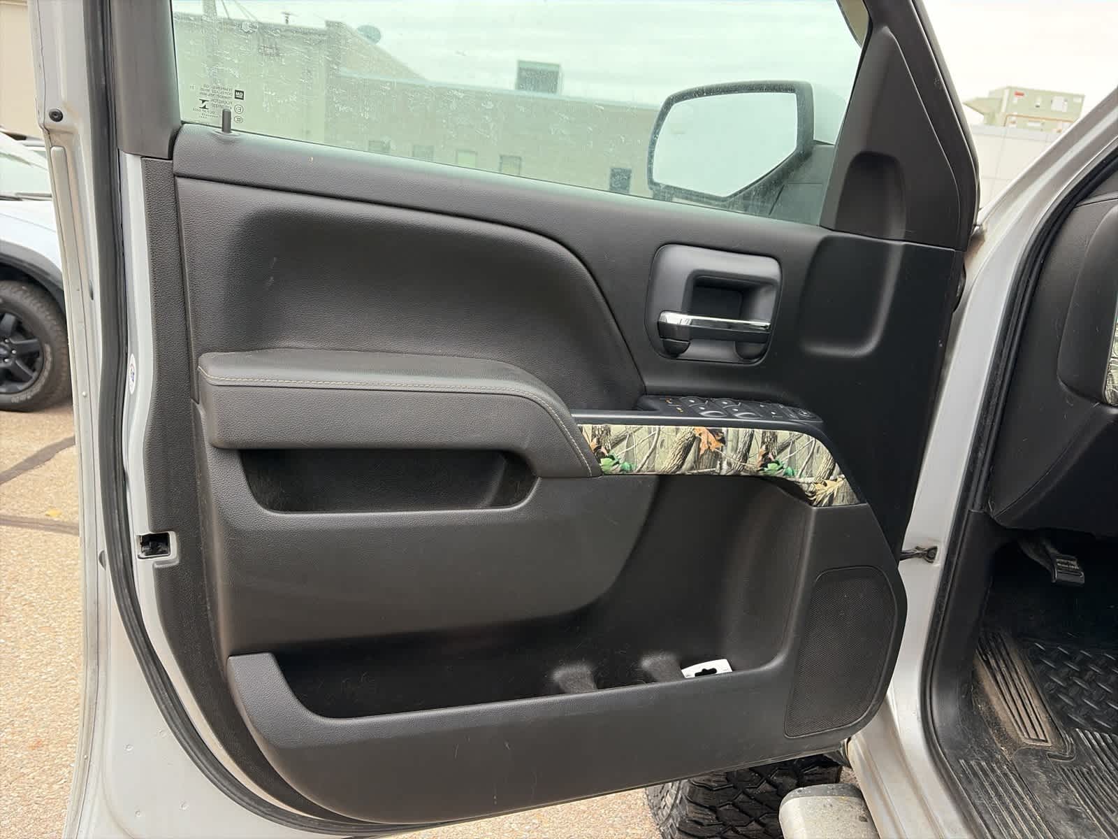 Thumbnail: 2015 Chevrolet Silverado 1500 - 18