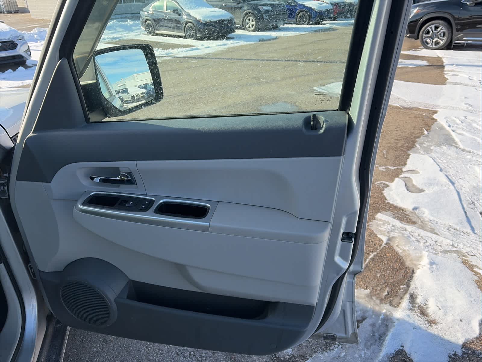 Thumbnail: 2008 Jeep Liberty - 13