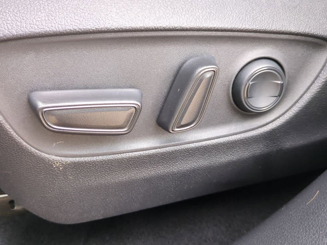 Thumbnail: 2022 Toyota Highlander - 16