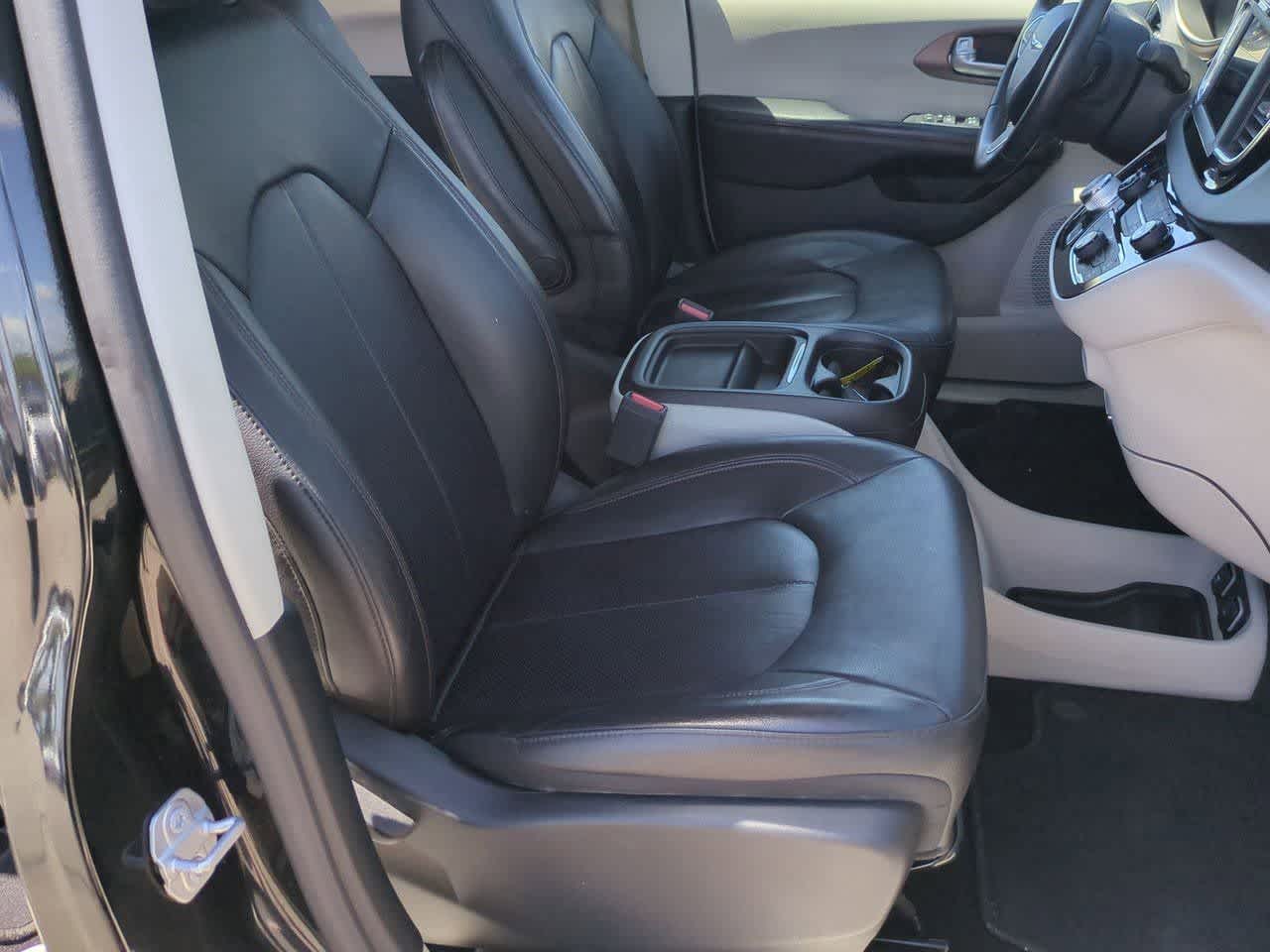Thumbnail: 2018 Chrysler Pacifica - 22