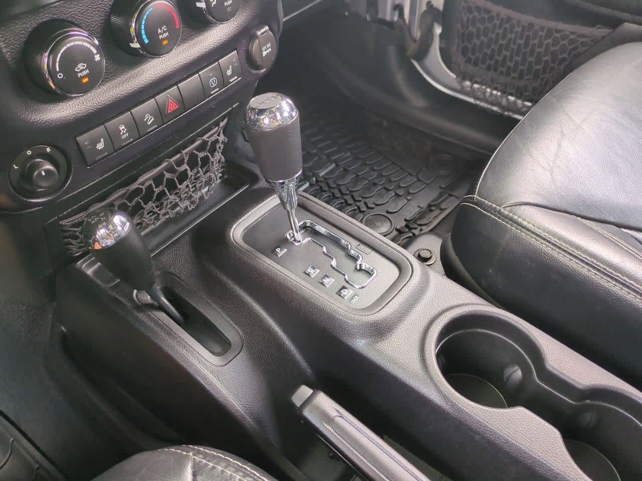 Thumbnail: 2015 Jeep Wrangler - 28