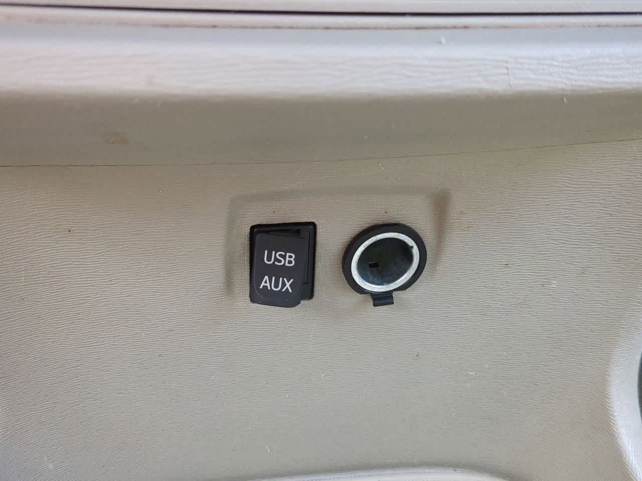 Thumbnail: 2011 Toyota Sienna - 26
