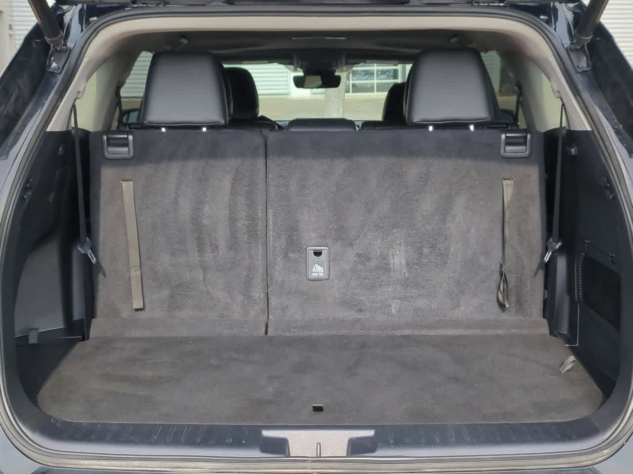 Thumbnail: 2022 Toyota Highlander - 34