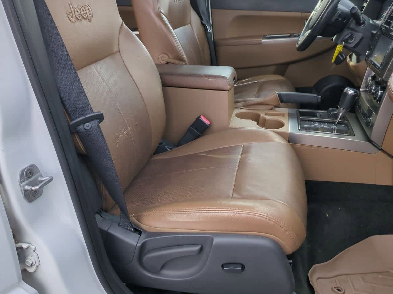 Thumbnail: 2012 Jeep Liberty - 22