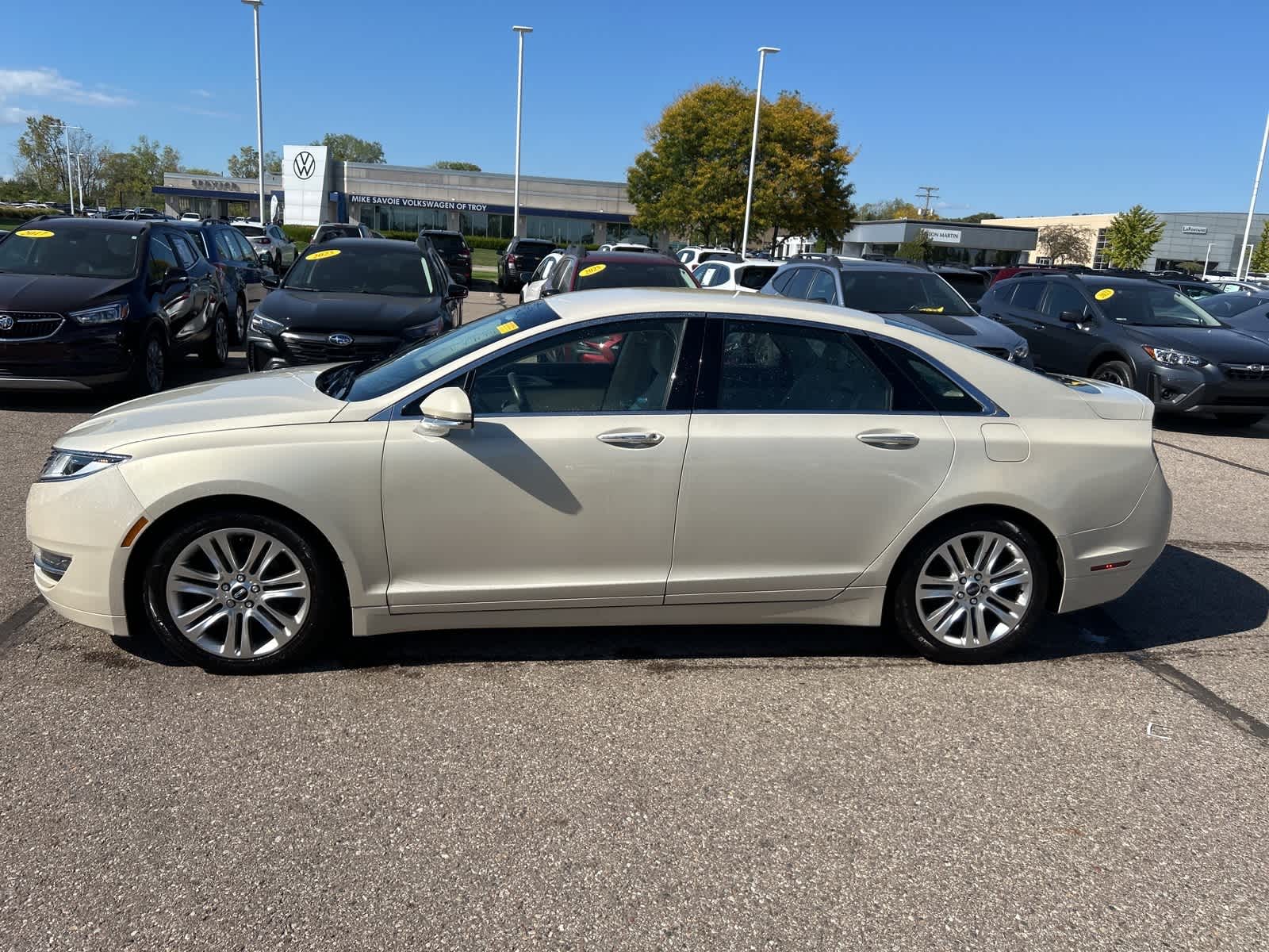 2016 Lincoln MKZ Base photo 2