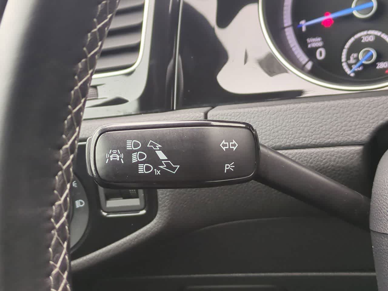 Thumbnail: 2017 Volkswagen Golf - 25