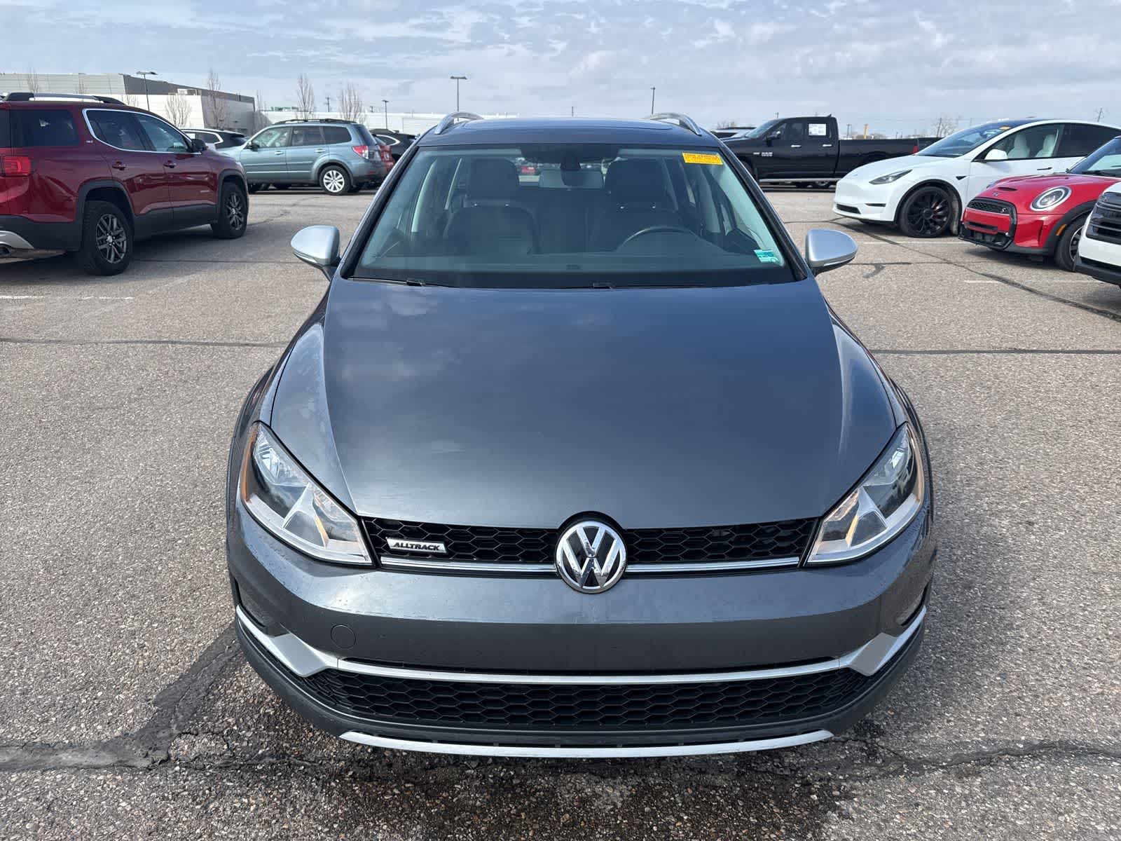 Thumbnail: 2017 Volkswagen Golf - 10