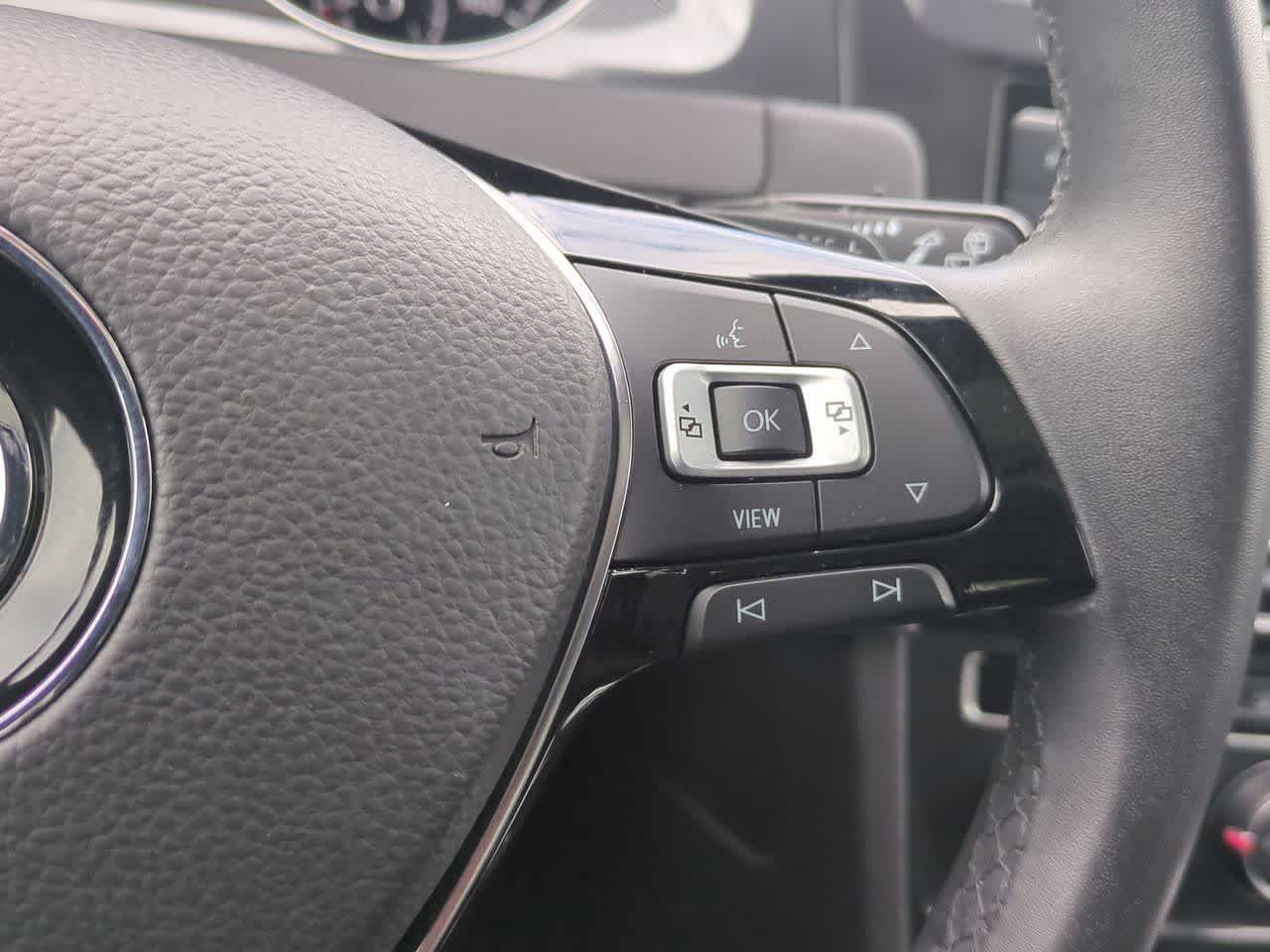 Thumbnail: 2021 Volkswagen Golf - 25