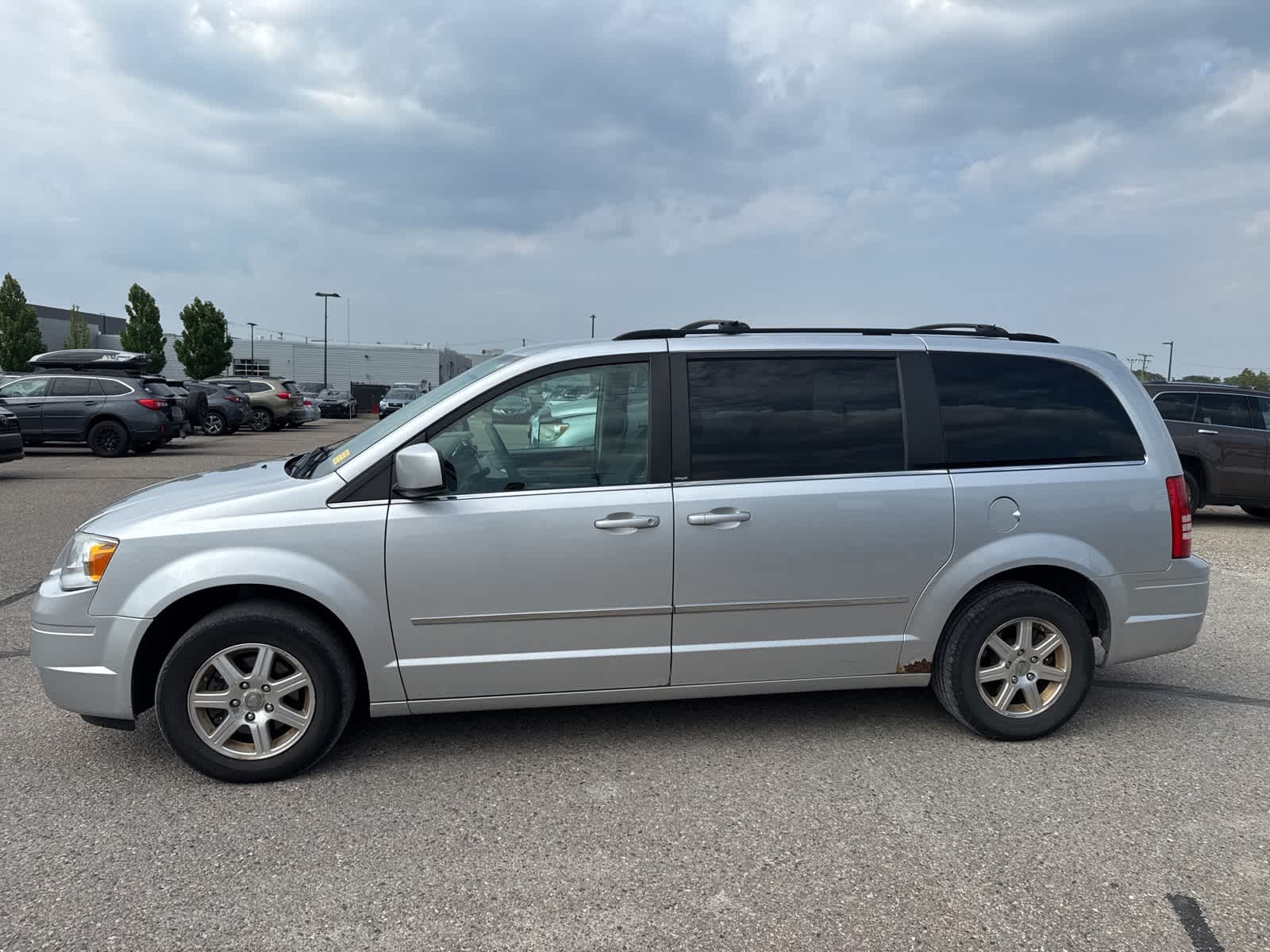 Thumbnail: 2009 Chrysler Town & Country - 12