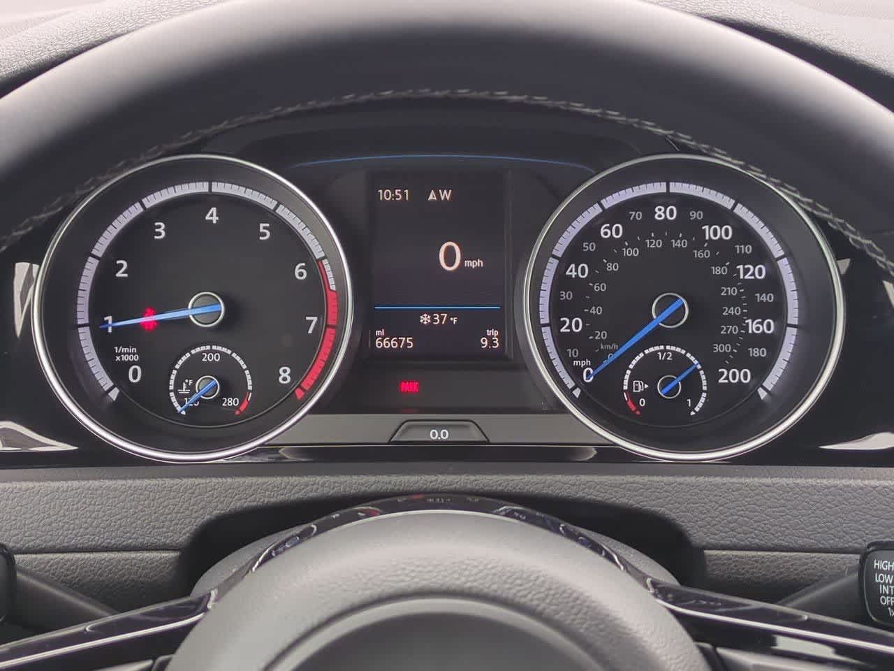 Thumbnail: 2017 Volkswagen Golf - 32