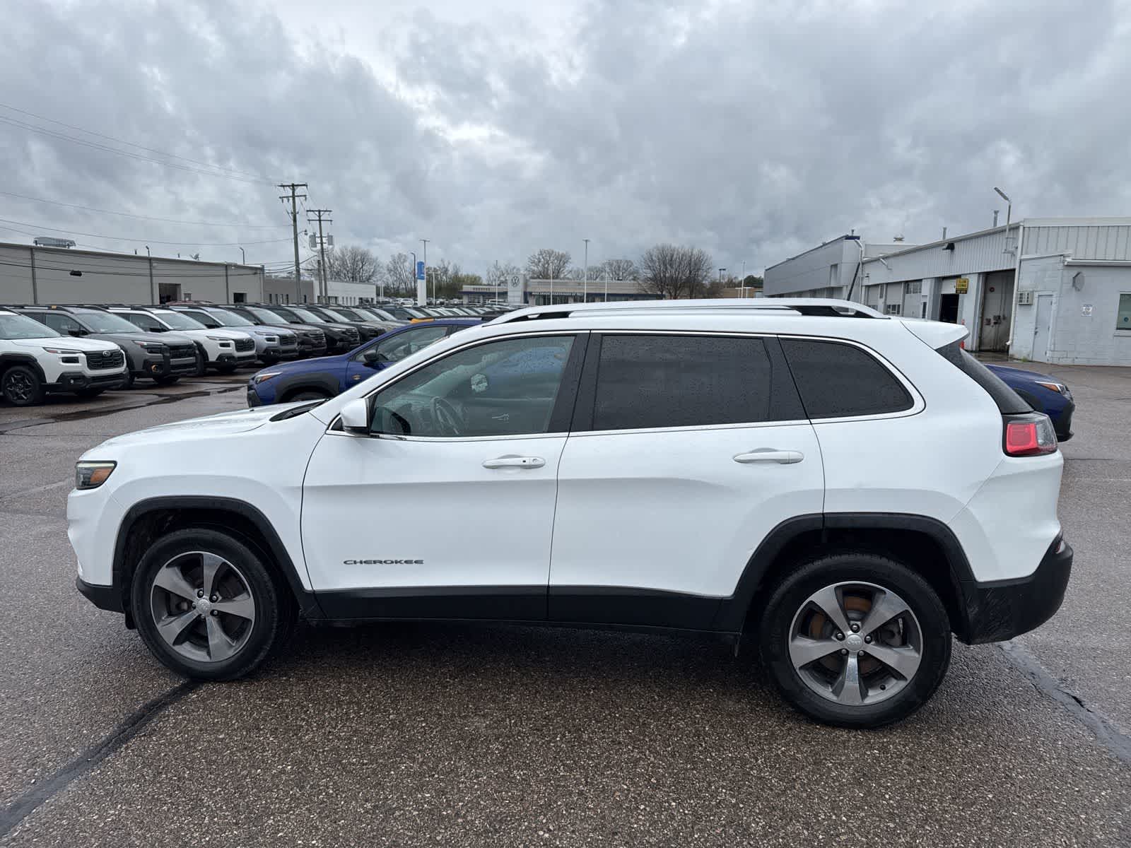 Thumbnail: 2020 Jeep Cherokee - 12