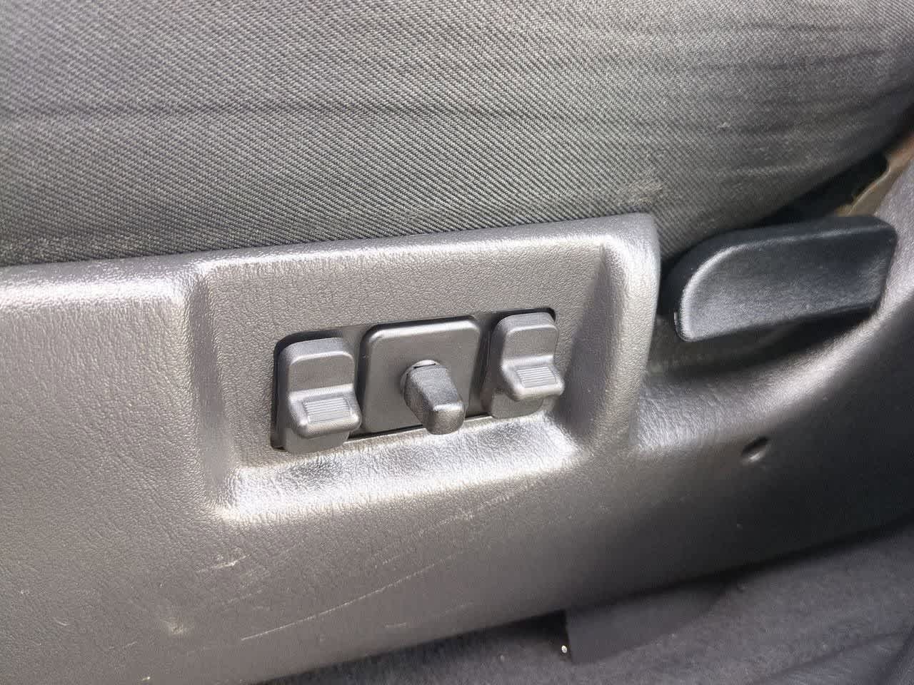 Thumbnail: 2002 Jeep Grand Cherokee - 17