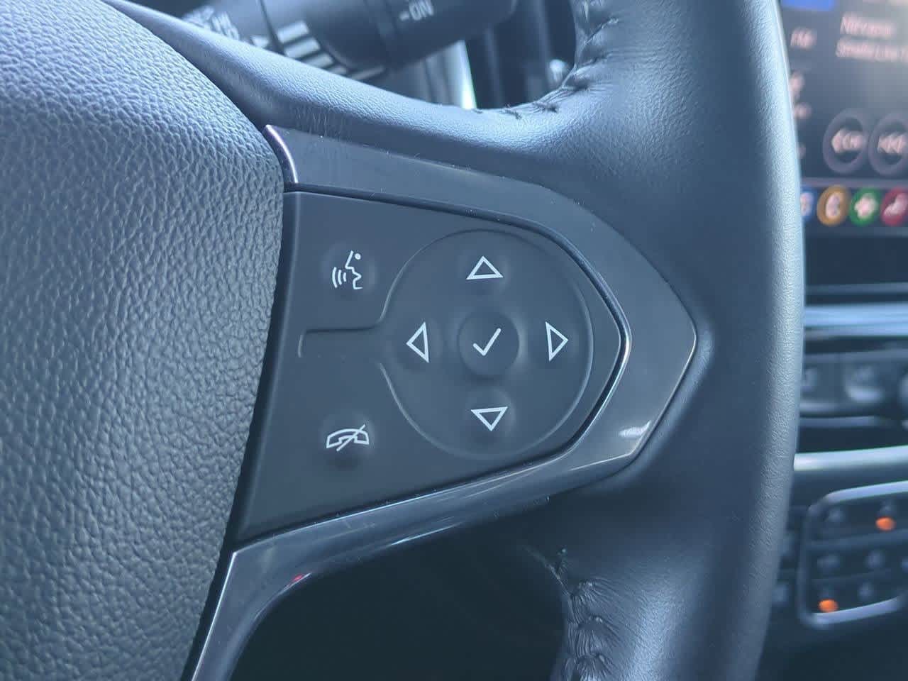 Thumbnail: 2021 Chevrolet Traverse - 25