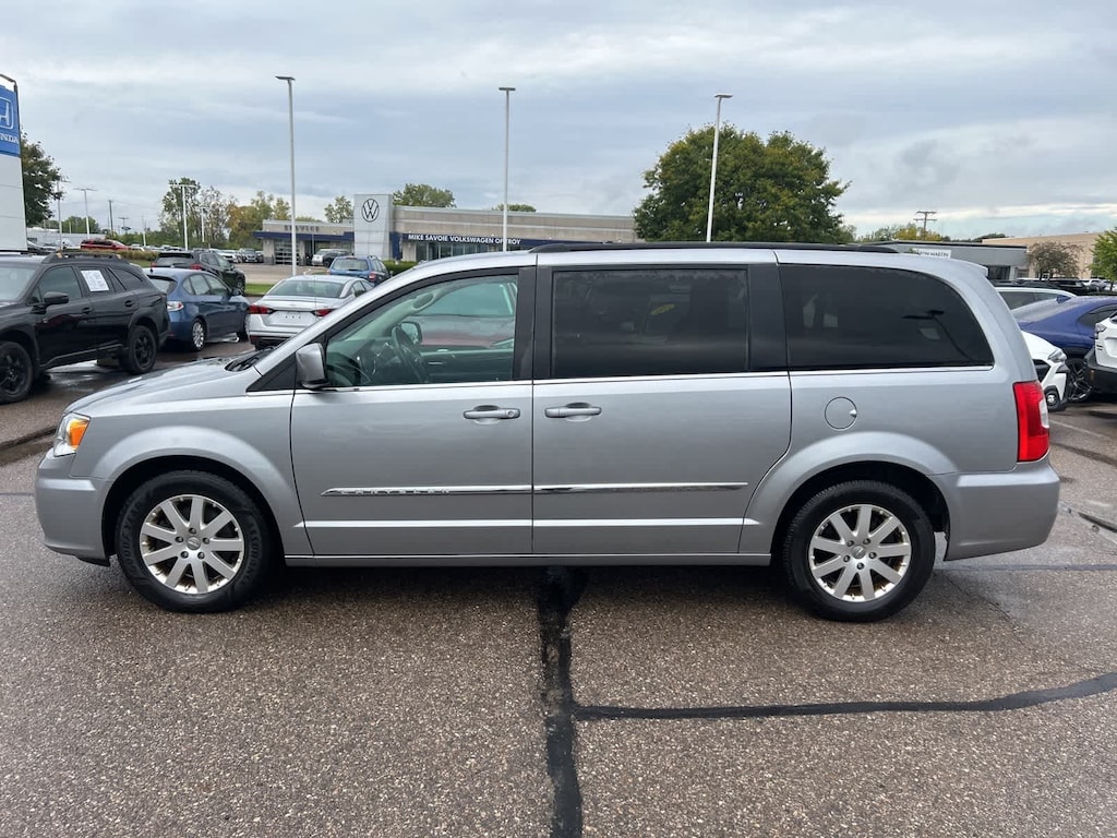 Used 2016 Chrysler Town & Country Touring Van LWB Passenger Van